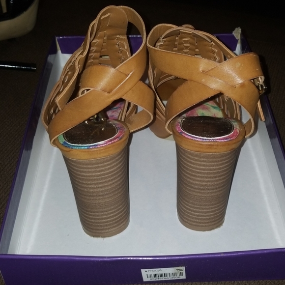 Shoes - Picture 3 of 4